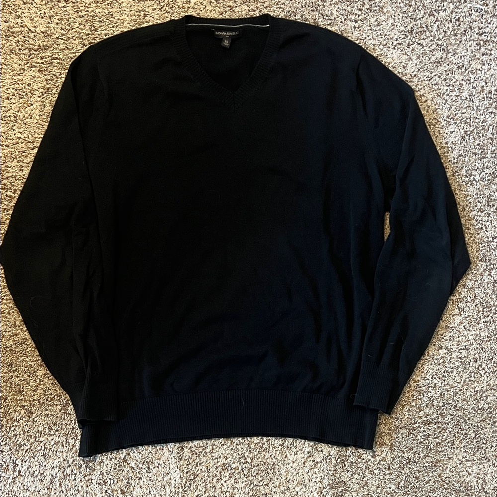 Banana Republic Men's Black V-Neck Sweater. Size XL